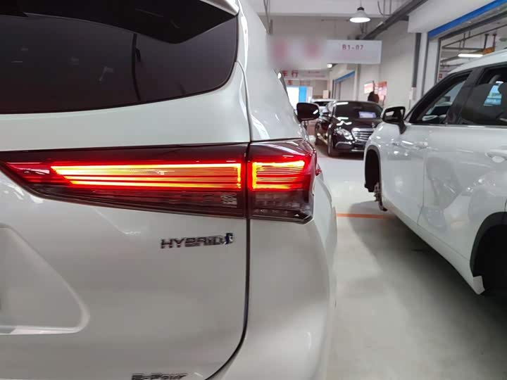 Фото 8 - Toyota Highlander