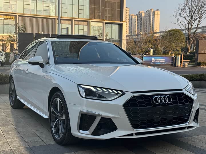 Фото 1 - Audi A4L