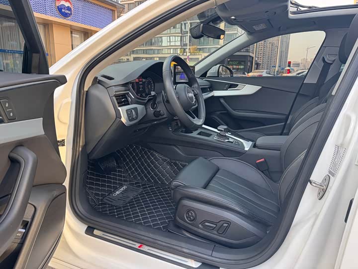 Фото 4 - Audi A4L