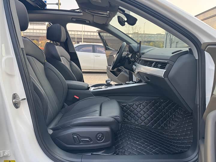 Фото 8 - Audi A4L