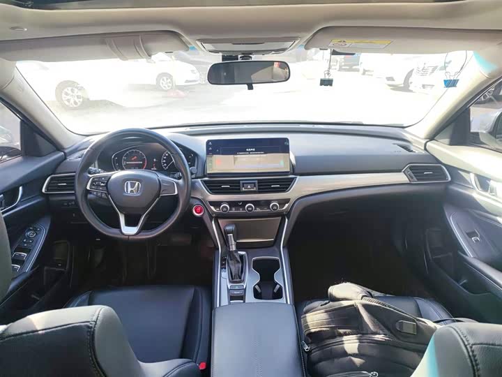 Фото 9 - Honda Accord