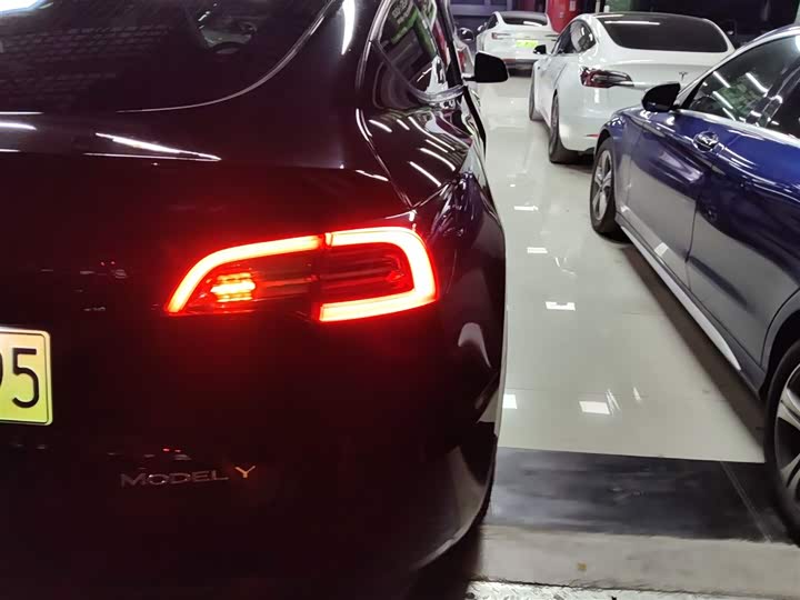 Фото 8 - Tesla Model Y