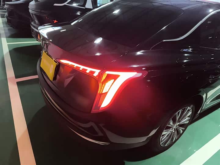 Фото 8 - Hongqi E-QM5