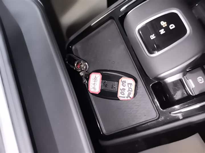 Фото 9 - Hongqi E-QM5