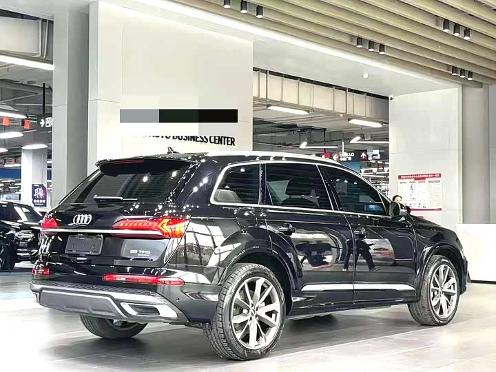 Фото 6 - Audi Q7
