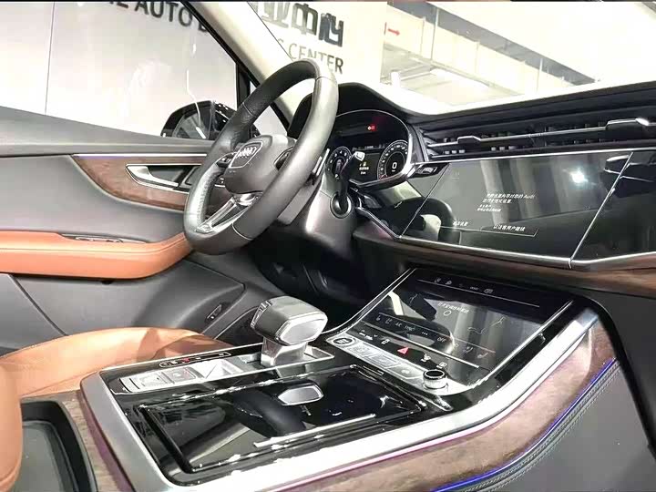 Фото 8 - Audi Q7