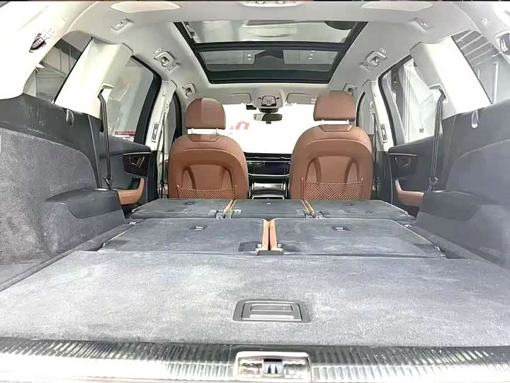 Фото 9 - Audi Q7