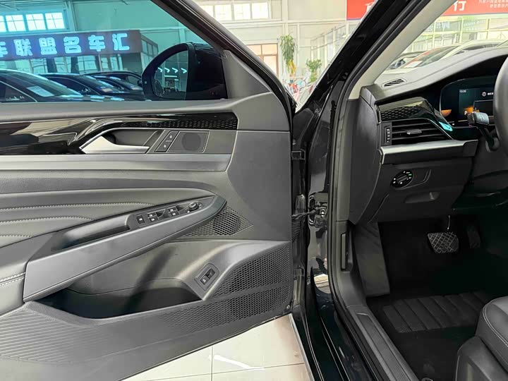 Фото 9 - Volkswagen Passat