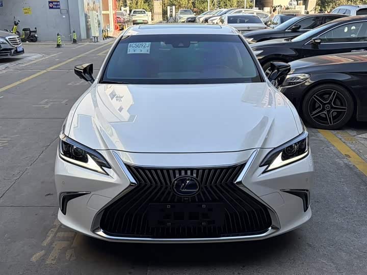 Фото 2 - Lexus ES