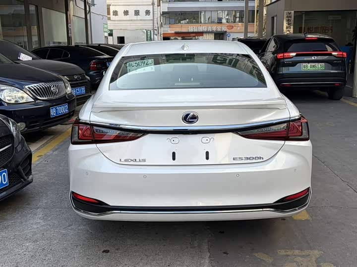 Фото 4 - Lexus ES