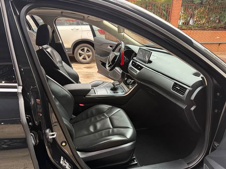 Фото 6 - Hongqi H5