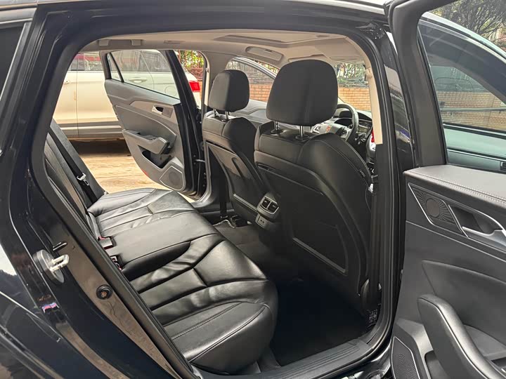 Фото 7 - Hongqi H5