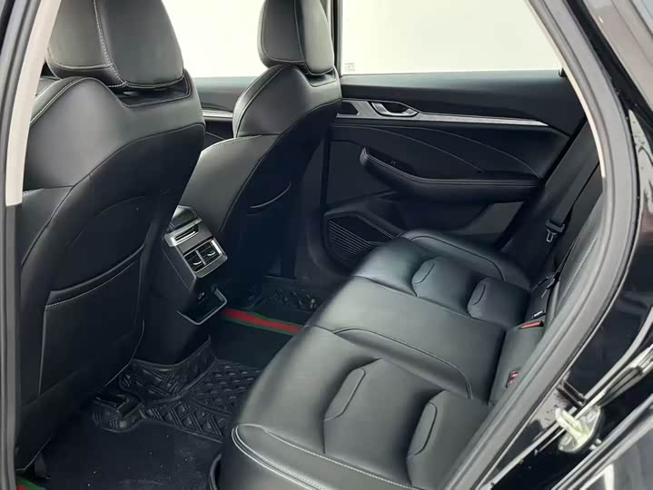 Фото 4 - Geely Preface