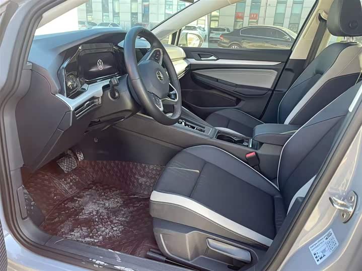 Фото 3 - Volkswagen Golf