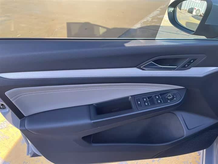 Фото 7 - Volkswagen Golf