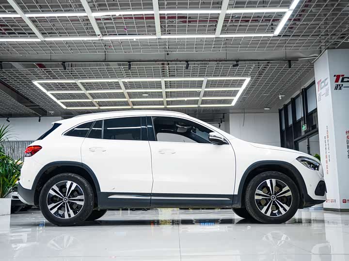 Фото 3 - Mercedes-Benz GLA-Class