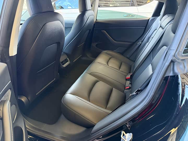 Фото 6 - Tesla Model 3