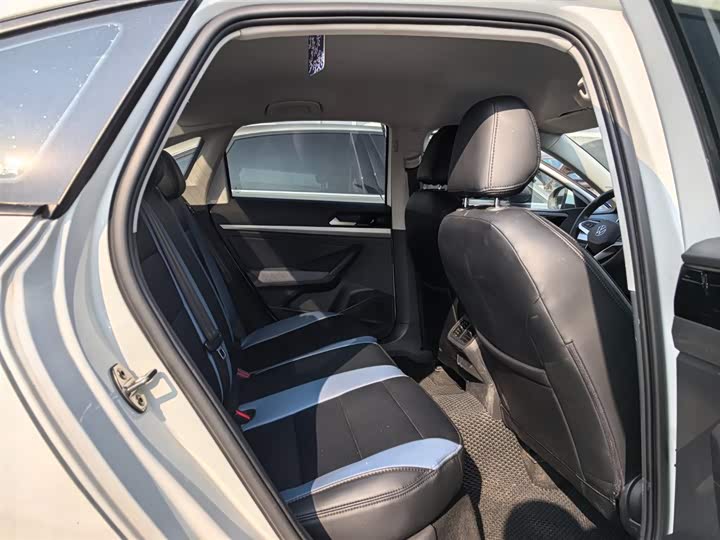 Фото 9 - Volkswagen Lavida