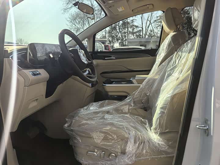 Фото 7 - Buick GL8 Hybrid