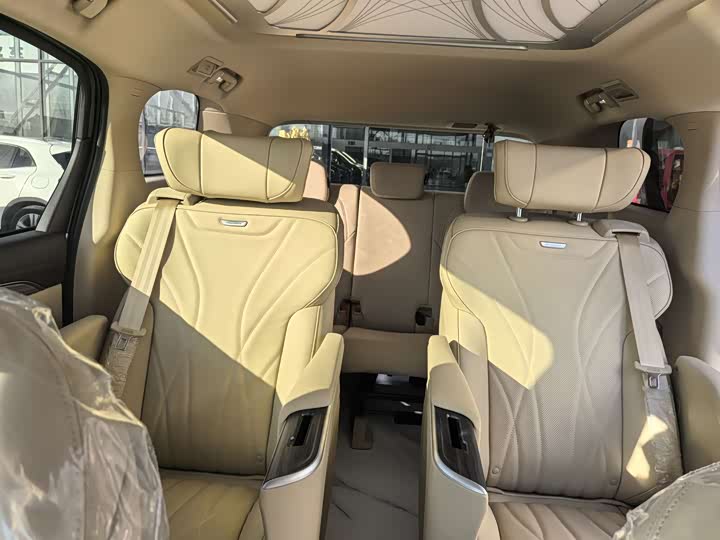 Фото 8 - Buick GL8 Hybrid