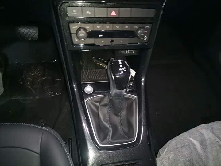 Фото 6 - Volkswagen Tharu