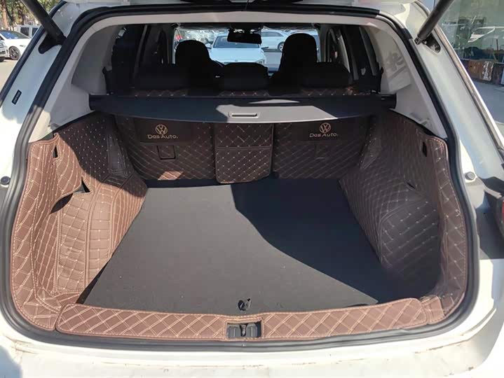 Фото 4 - Volkswagen Tiguan L Pro