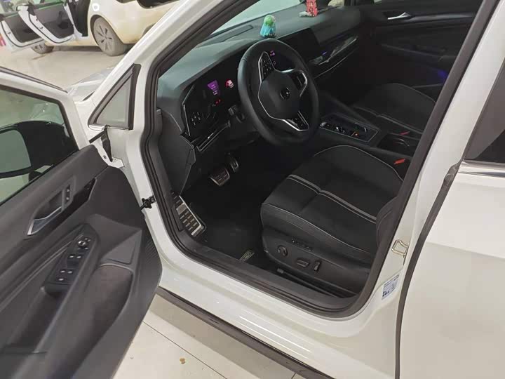 Фото 5 - Volkswagen Golf