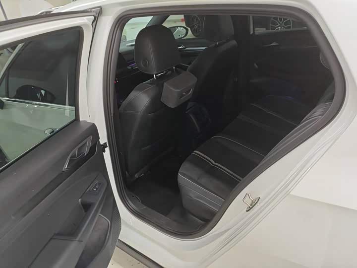 Фото 6 - Volkswagen Golf