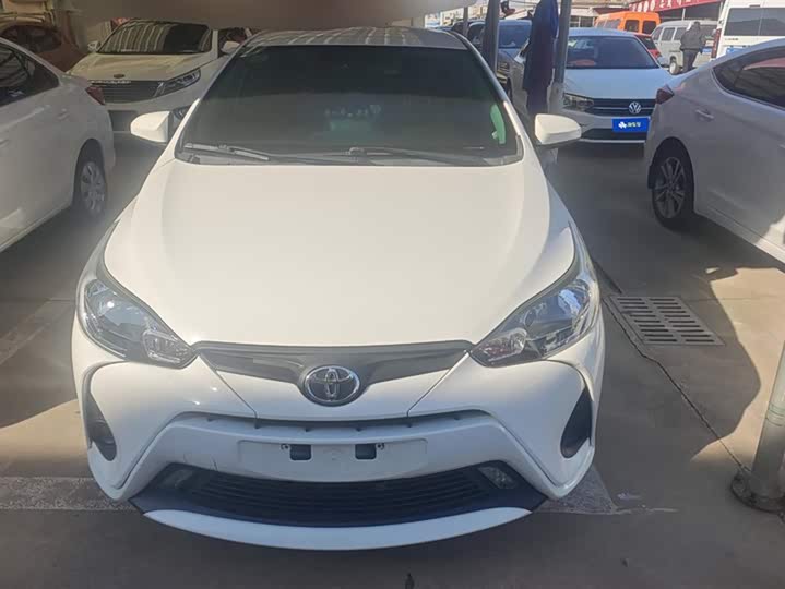 Фото 2 - Toyota Yaris L