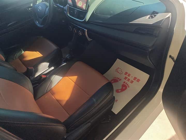 Фото 8 - Toyota Yaris L