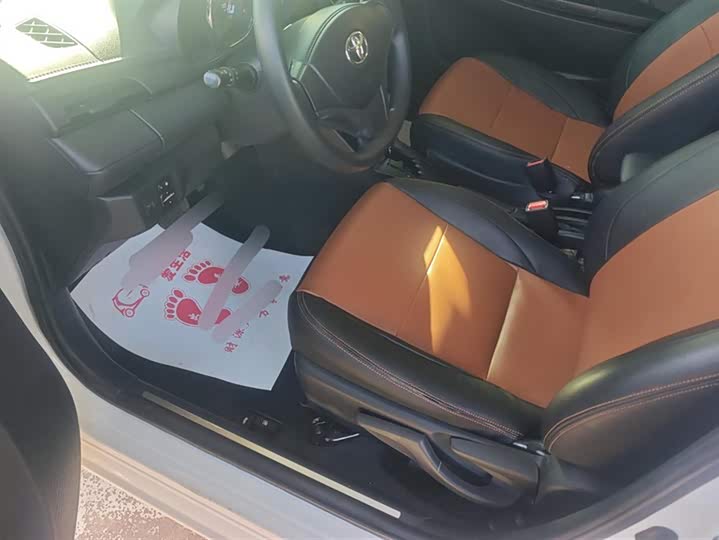 Фото 9 - Toyota Yaris L