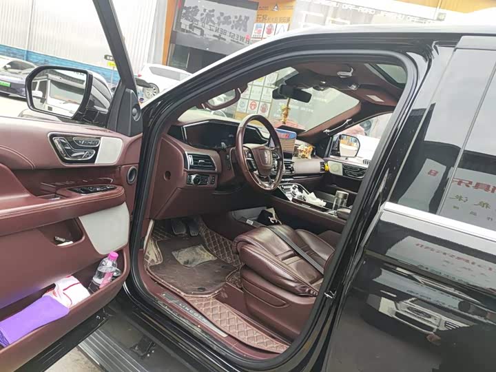 Фото 4 - Lincoln Navigator