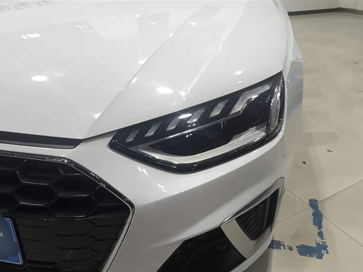 Фото 5 - Audi A4L