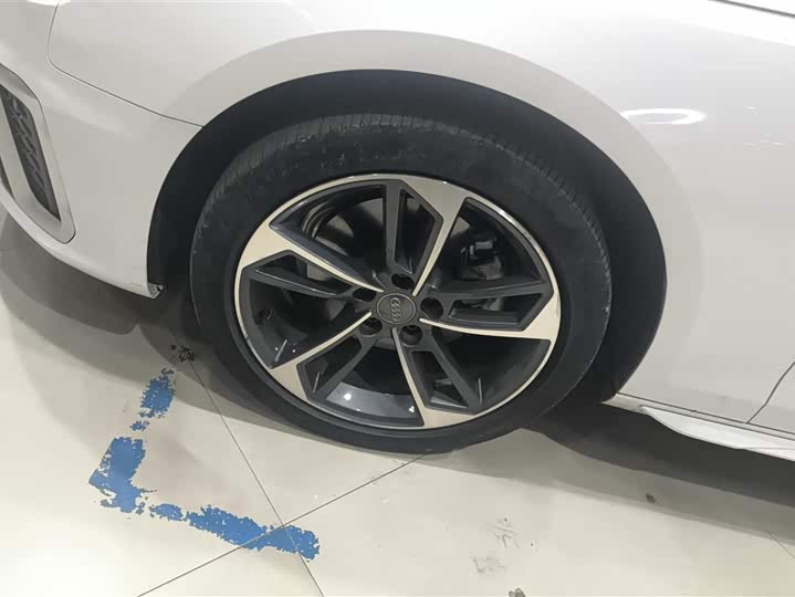 Фото 6 - Audi A4L