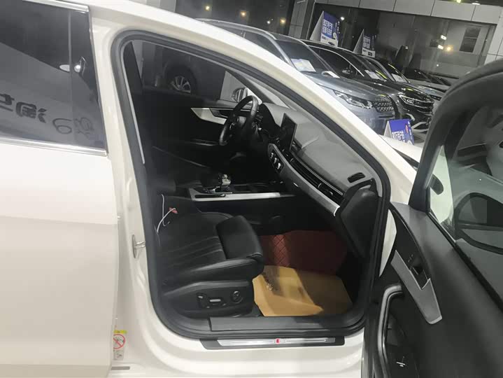 Фото 8 - Audi A4L