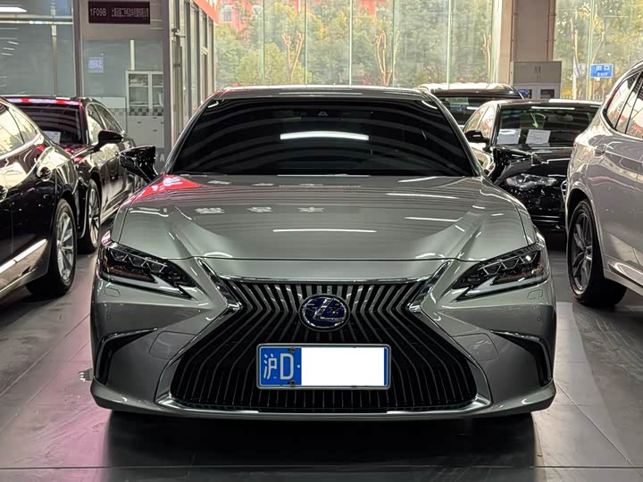 Фото 2 - Lexus ES