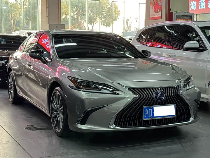 Фото 3 - Lexus ES