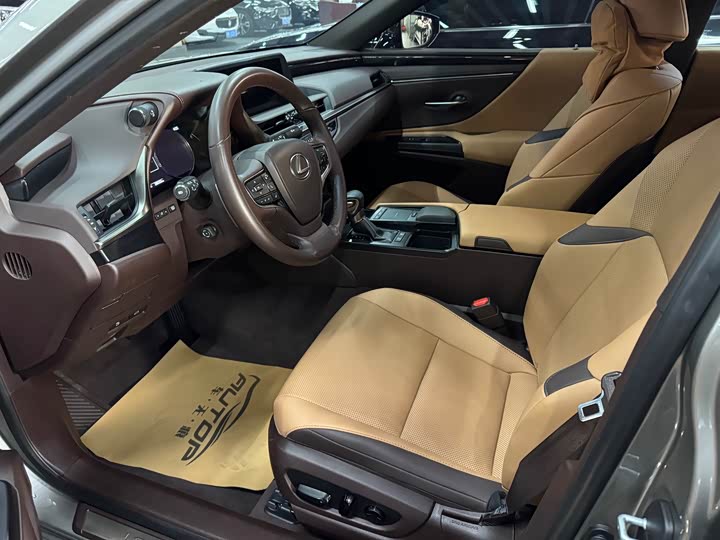 Фото 4 - Lexus ES