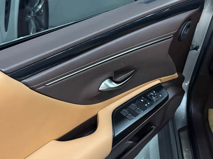 Фото 5 - Lexus ES