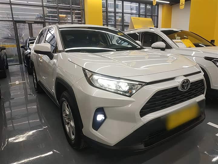 Фото 4 - Toyota RAV4