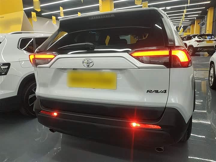 Фото 6 - Toyota RAV4