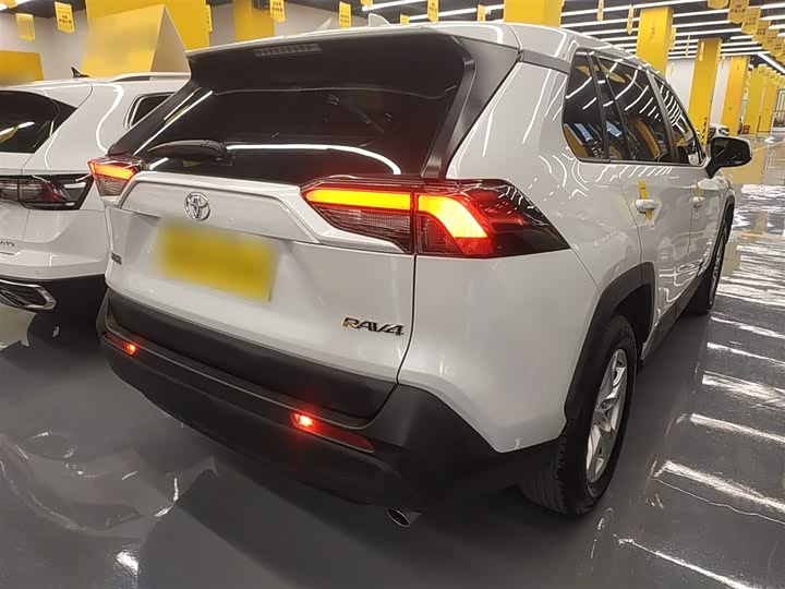 Фото 7 - Toyota RAV4