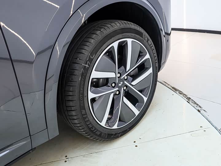 Фото 7 - LiXiang L9