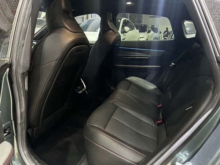 Фото 8 - XPeng P7