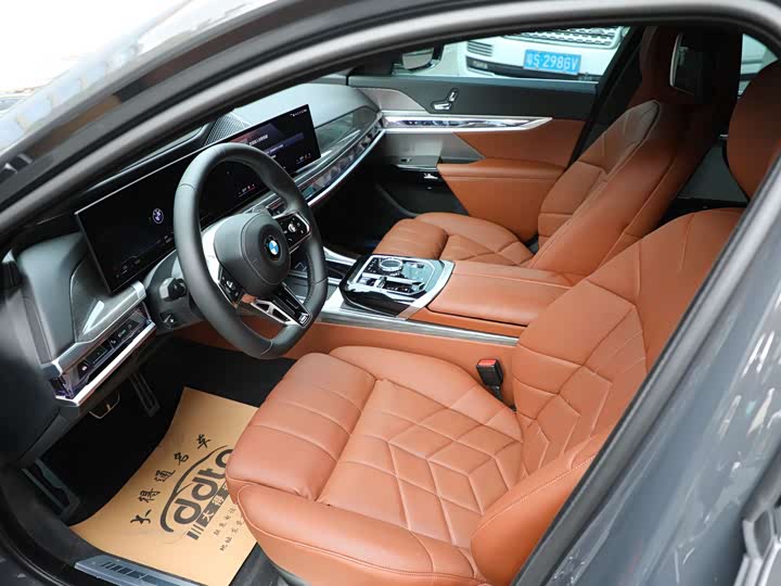 Фото 5 - BMW 7 Series