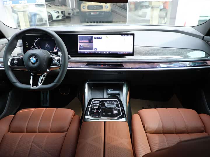 Фото 8 - BMW 7 Series