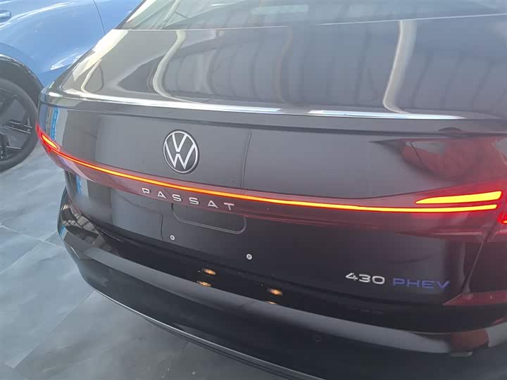Фото 6 - Volkswagen Passat Hybrid