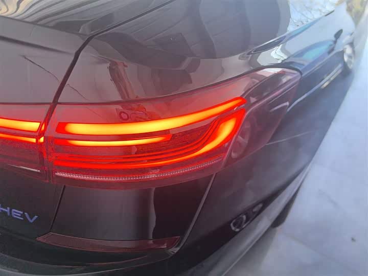 Фото 8 - Volkswagen Passat Hybrid