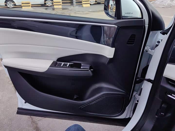 Фото 7 - Geely Galaxy L7