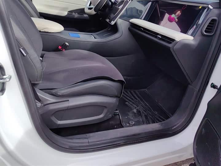 Фото 8 - Geely Galaxy L7